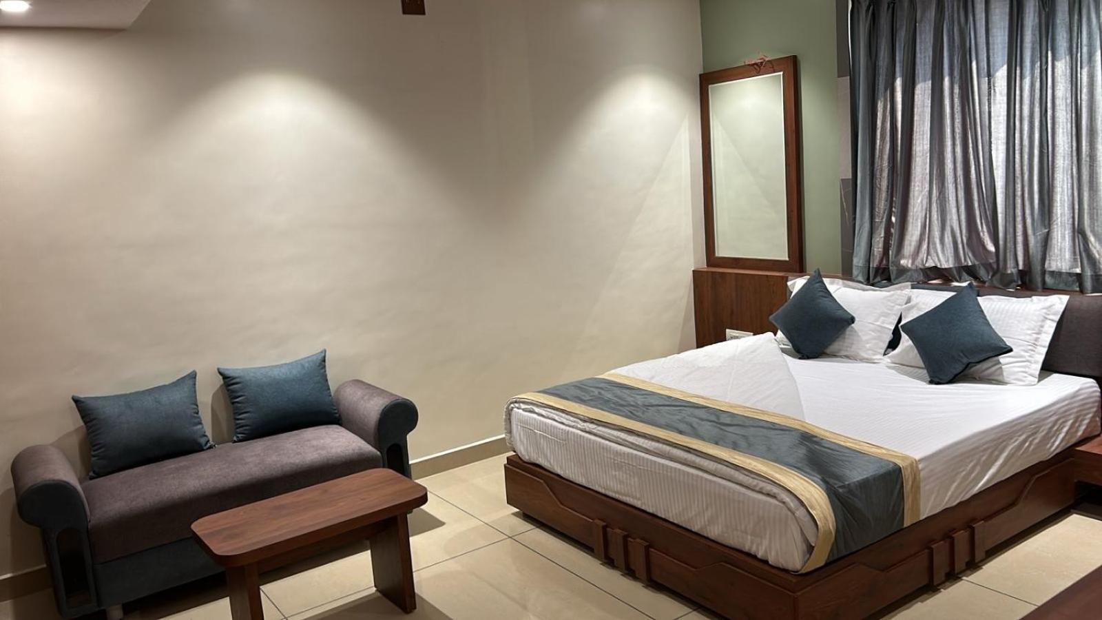 Hotel Omkareshwar Inn Deoghar Exterior foto